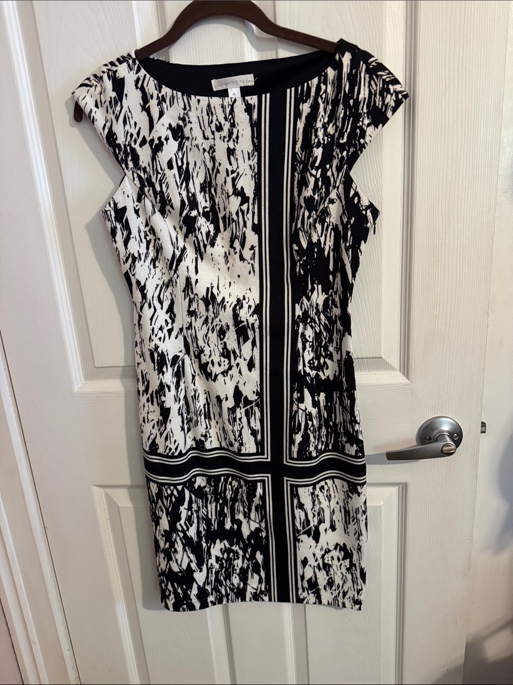 London Times Black & White Abstract Sheath Dress